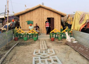 The mud house that Jatinder SIngh built at Singhu border